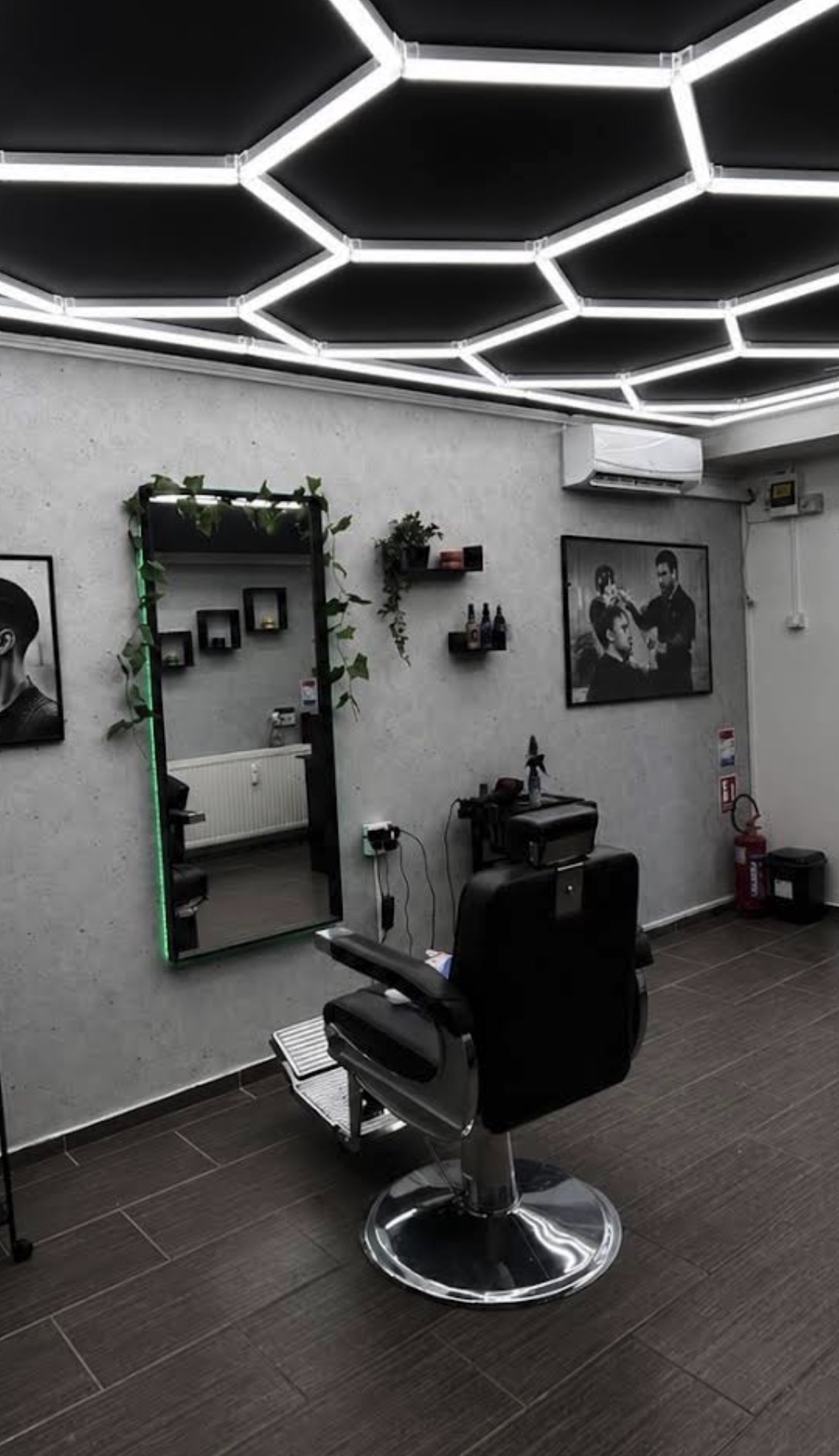 Dósa Barbershop Tiszaújváros belső tere